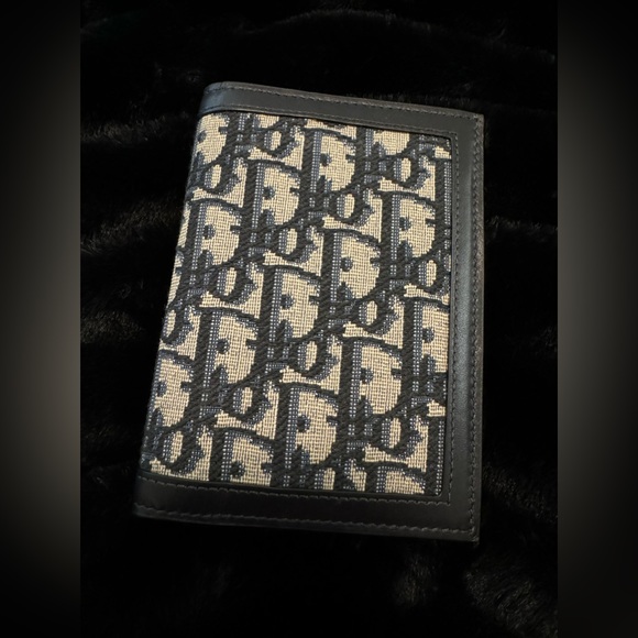 Authentic Dior Travel Kit - Picture 9 of 9